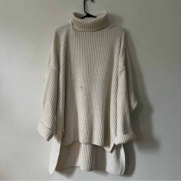 WHITE TURTLE NECK SWEATER - Picture 2 of 10